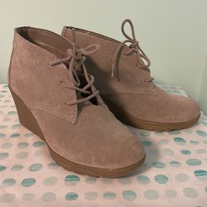 Bass & Co. suede ankle boots size 7.5 beige